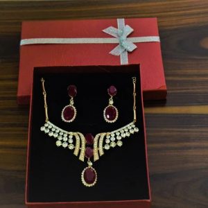 ΣΕΤ ΧΡΥΣΟ ΚΟΛΙΕ ΣΚΟΥΛΑΡΙΚΙΑ ΚΟΚΚΙΝΗ ΠΕΤΡΑ ΜΕ ΣΤΡΑΣ